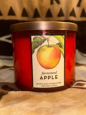 Rare Bath and Body Works Farm-stand Apple 3 wick candle